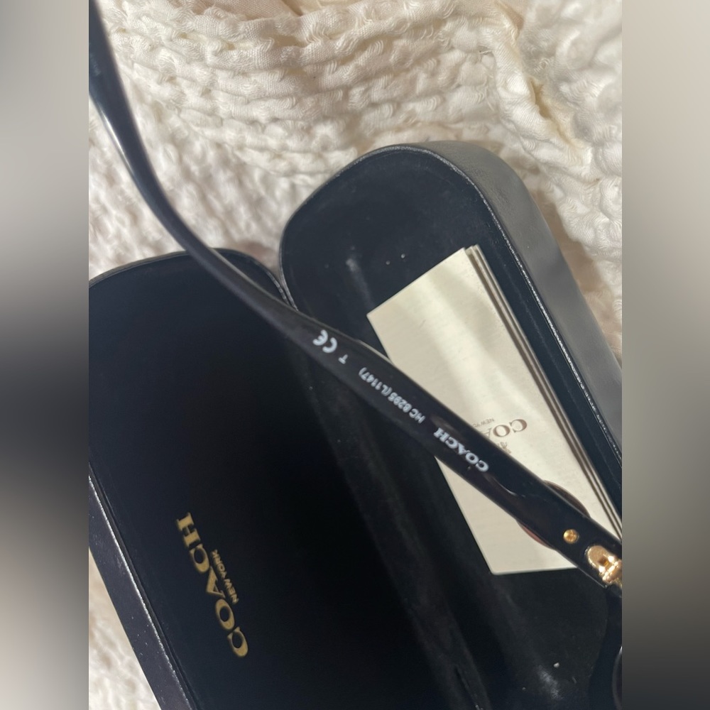 Coach squared Sunglasses - Picture 2 of 4
